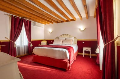 Chambre dans un hôtel de charme avec vue nature, accès spa et jardin, proche Paris