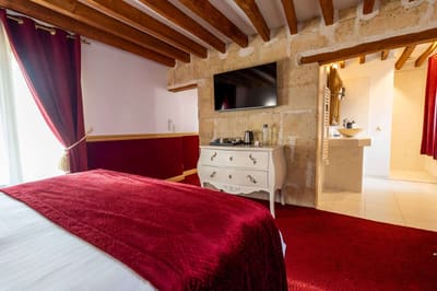 Chambre Impériale romantique avec vue sur jardin pour un weekend proche de Paris