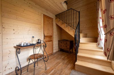 Chambre romantique façon chalet avec vue jardin proche de Paris