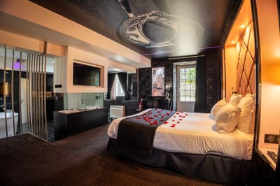 Jacuzzi privatif dans une suite d’amour près de Paris