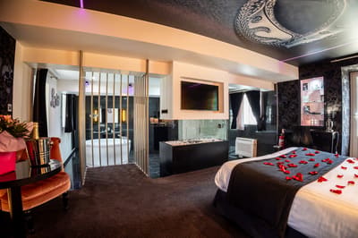 Suite romantique idéale pour une évasion en couple avec jacuzzi privatif