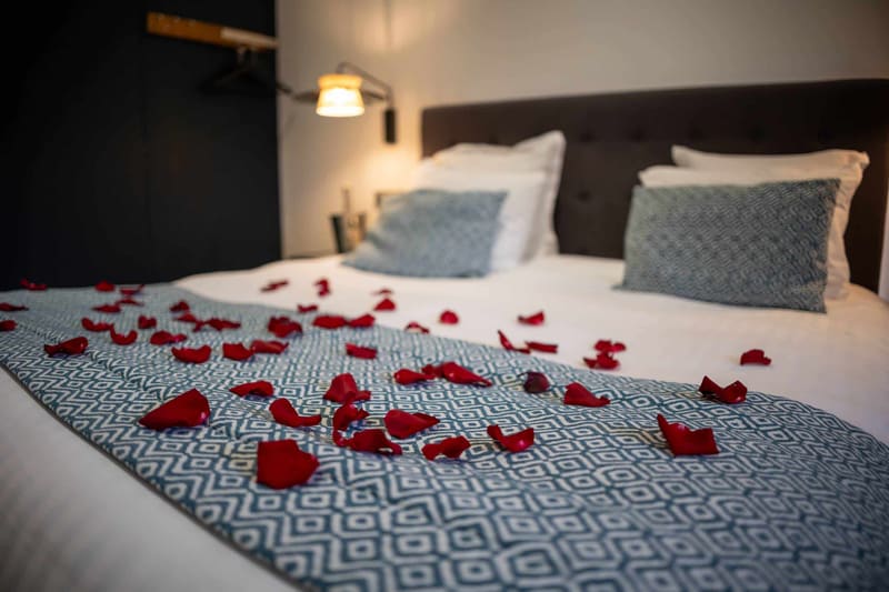 Suite Santorin du Clos des Vignes pour un séjour romantique avec jacuzzi privatif