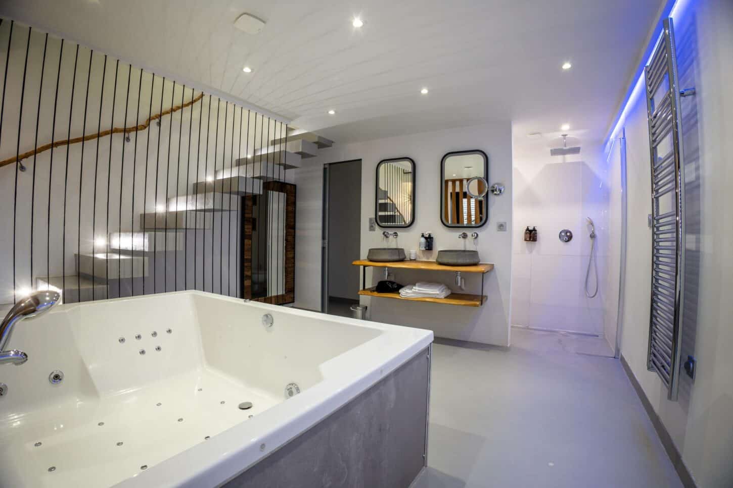 Suite Santorin avec jacuzzi privatif pour un weekend romantique proche de Paris